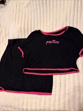 🔴 SHEIN Black Crop Top with Pink Trim